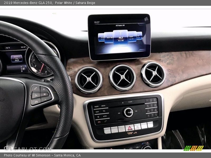 Polar White / Sahara Beige 2019 Mercedes-Benz GLA 250