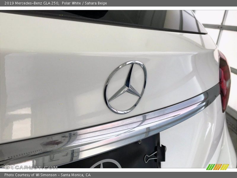 Polar White / Sahara Beige 2019 Mercedes-Benz GLA 250
