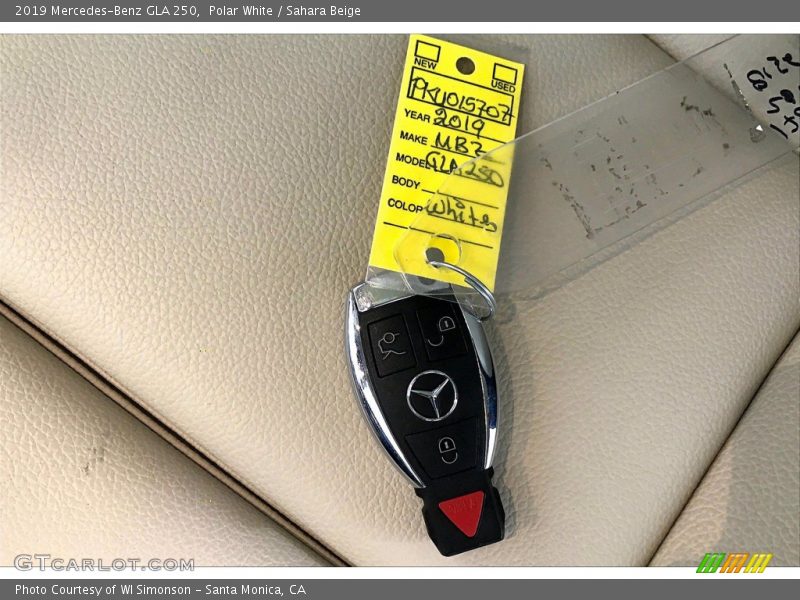 Polar White / Sahara Beige 2019 Mercedes-Benz GLA 250