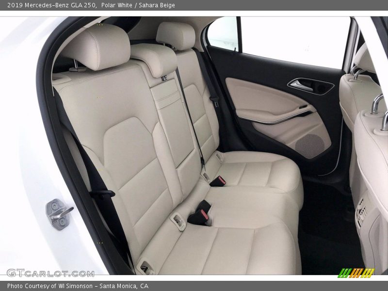 Polar White / Sahara Beige 2019 Mercedes-Benz GLA 250