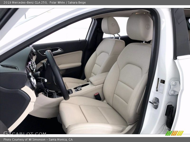 Polar White / Sahara Beige 2019 Mercedes-Benz GLA 250