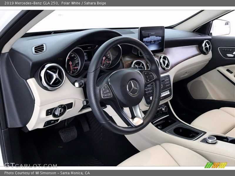Polar White / Sahara Beige 2019 Mercedes-Benz GLA 250