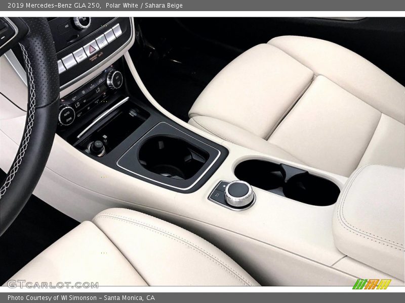 Polar White / Sahara Beige 2019 Mercedes-Benz GLA 250