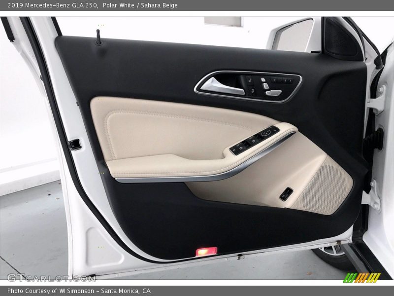 Polar White / Sahara Beige 2019 Mercedes-Benz GLA 250