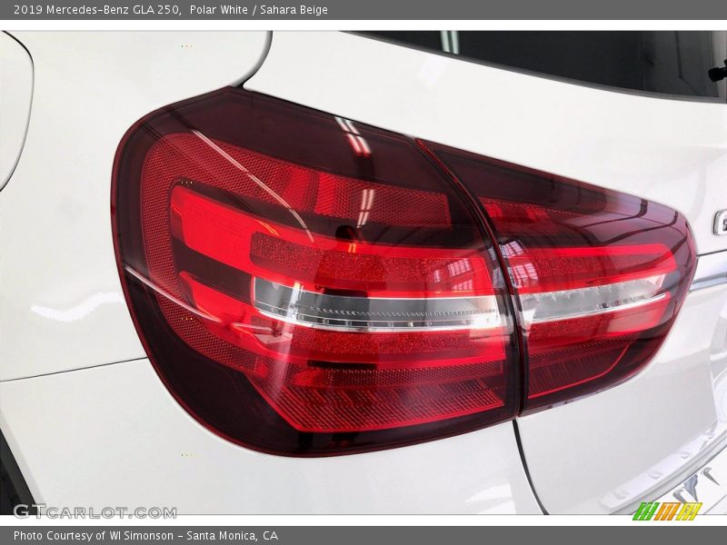 Polar White / Sahara Beige 2019 Mercedes-Benz GLA 250