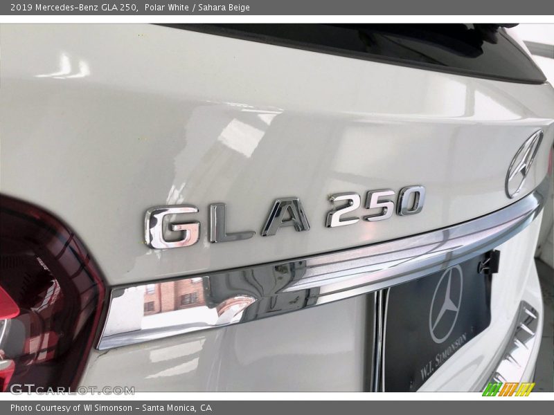 Polar White / Sahara Beige 2019 Mercedes-Benz GLA 250