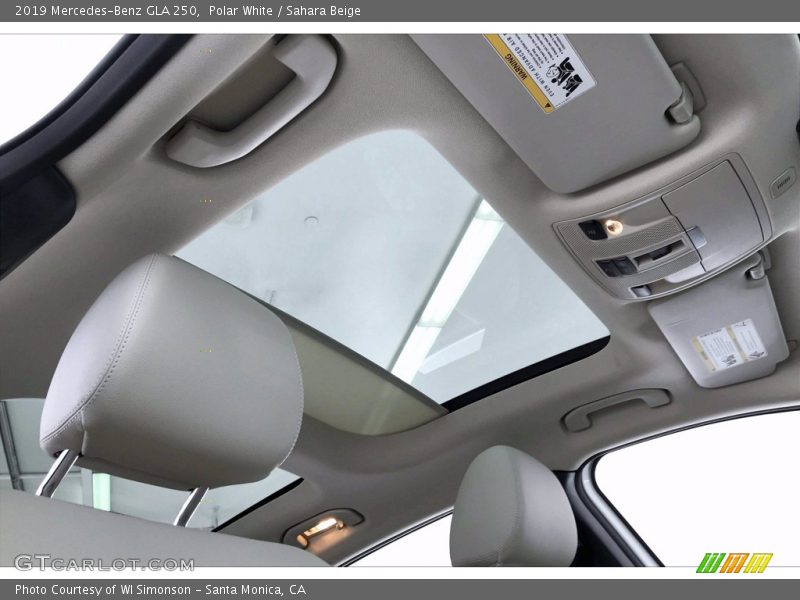 Polar White / Sahara Beige 2019 Mercedes-Benz GLA 250