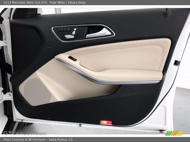 Polar White / Sahara Beige 2019 Mercedes-Benz GLA 250