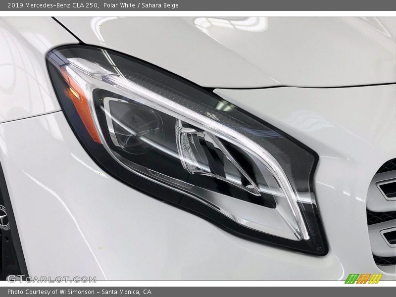 Polar White / Sahara Beige 2019 Mercedes-Benz GLA 250