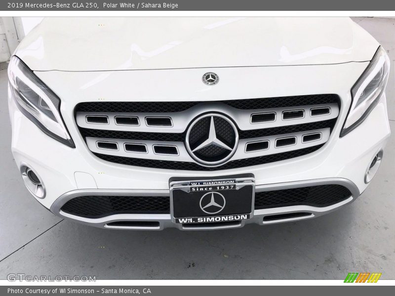 Polar White / Sahara Beige 2019 Mercedes-Benz GLA 250