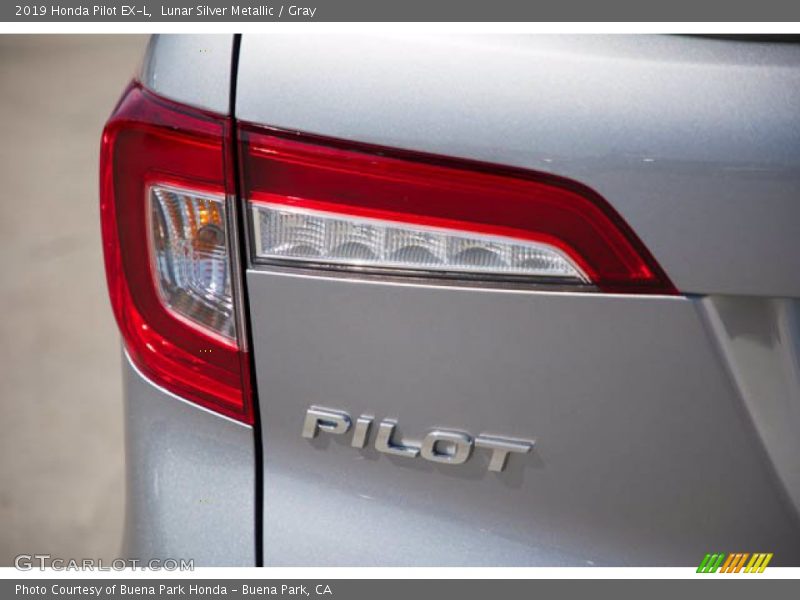 Lunar Silver Metallic / Gray 2019 Honda Pilot EX-L