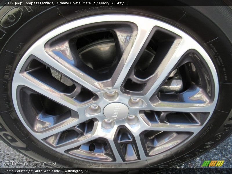 Granite Crystal Metallic / Black/Ski Gray 2019 Jeep Compass Latitude
