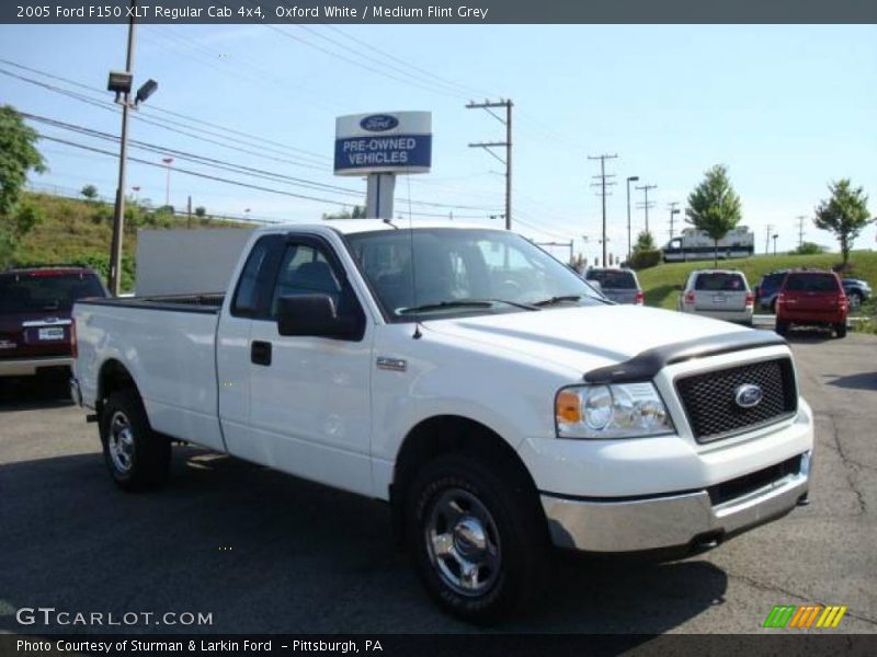 Oxford White / Medium Flint Grey 2005 Ford F150 XLT Regular Cab 4x4