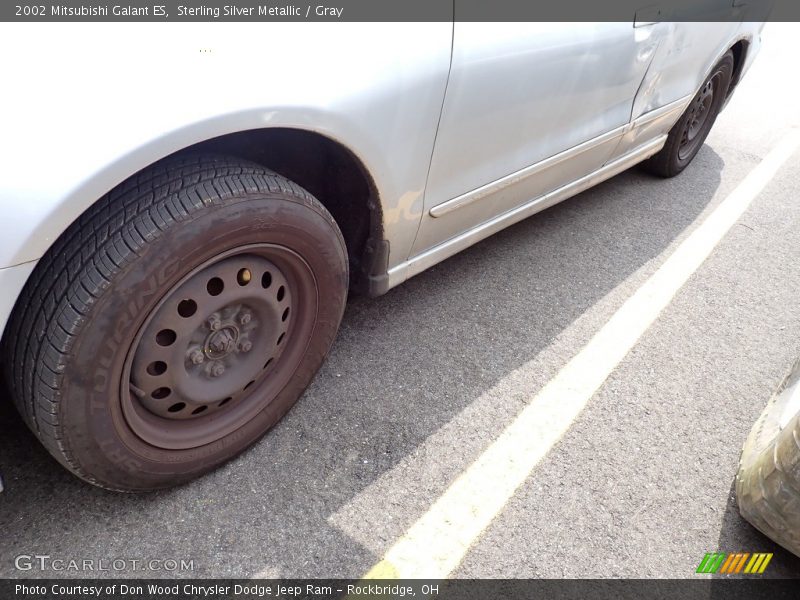 Sterling Silver Metallic / Gray 2002 Mitsubishi Galant ES