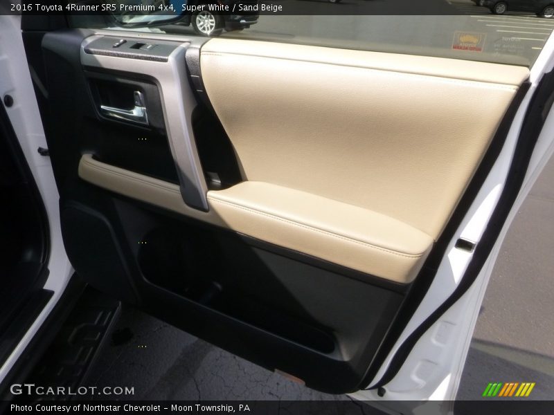 Super White / Sand Beige 2016 Toyota 4Runner SR5 Premium 4x4