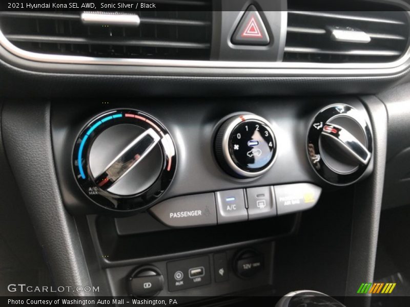 Sonic Silver / Black 2021 Hyundai Kona SEL AWD