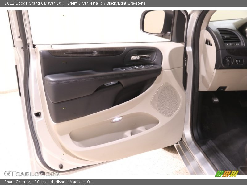 Bright Silver Metallic / Black/Light Graystone 2012 Dodge Grand Caravan SXT