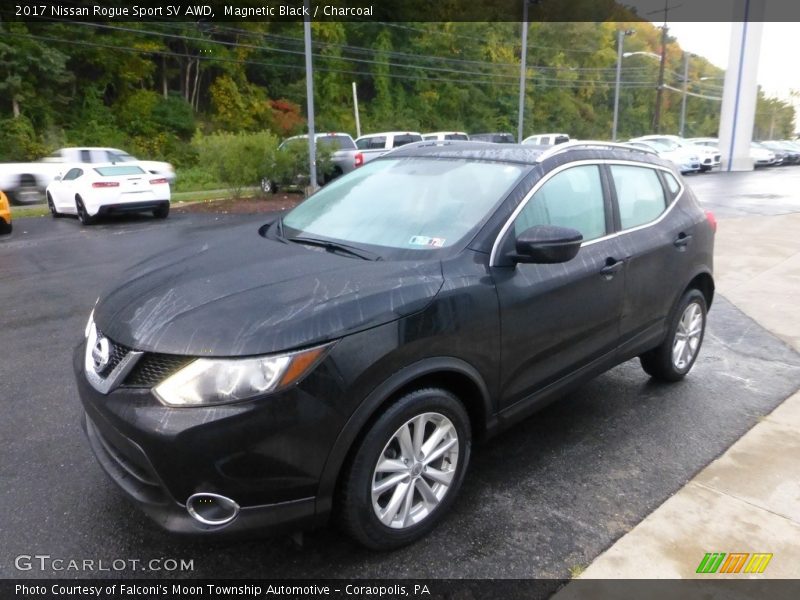 Front 3/4 View of 2017 Rogue Sport SV AWD
