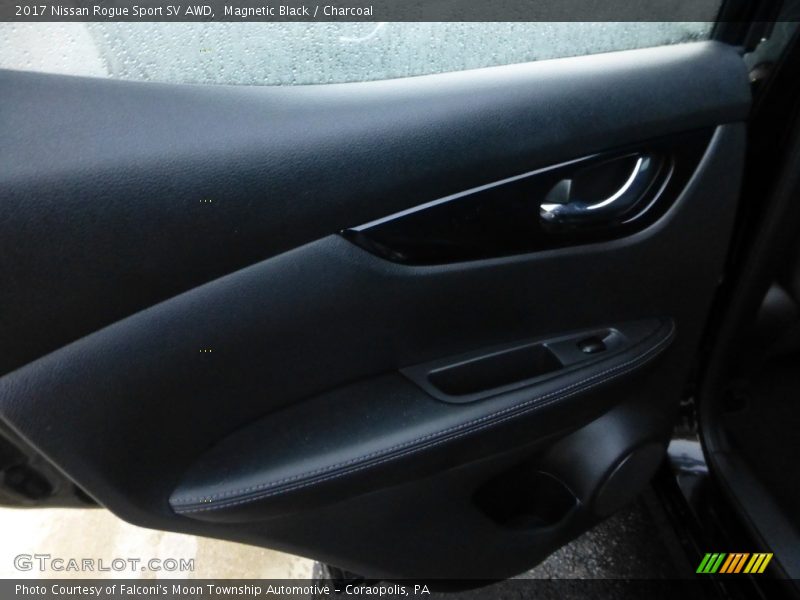 Magnetic Black / Charcoal 2017 Nissan Rogue Sport SV AWD