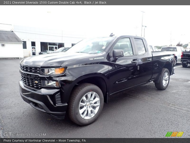 Front 3/4 View of 2021 Silverado 1500 Custom Double Cab 4x4