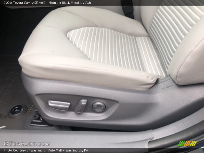 Midnight Black Metallic / Ash 2020 Toyota Camry SE AWD