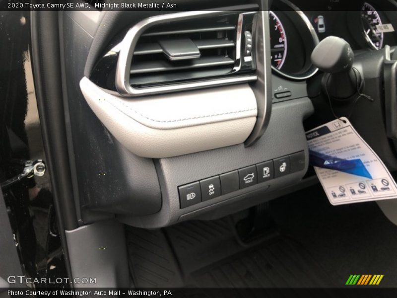 Midnight Black Metallic / Ash 2020 Toyota Camry SE AWD