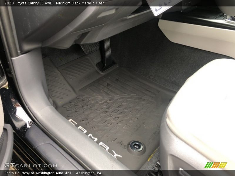 Midnight Black Metallic / Ash 2020 Toyota Camry SE AWD