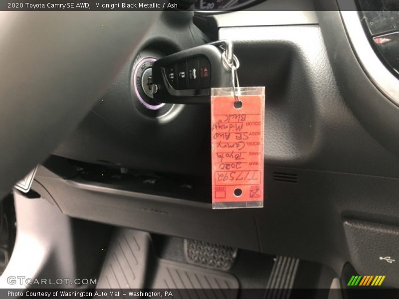 Midnight Black Metallic / Ash 2020 Toyota Camry SE AWD