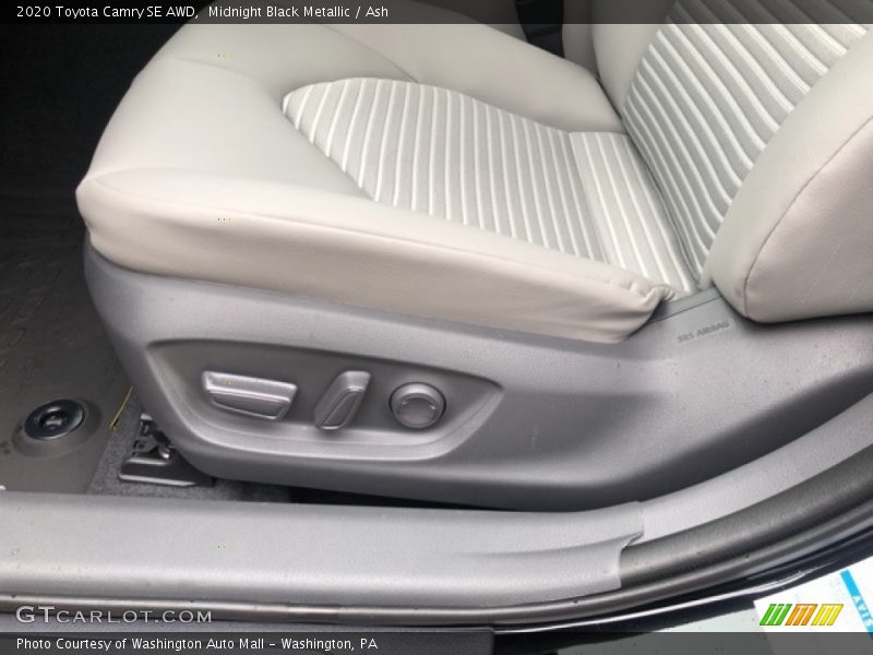 Midnight Black Metallic / Ash 2020 Toyota Camry SE AWD