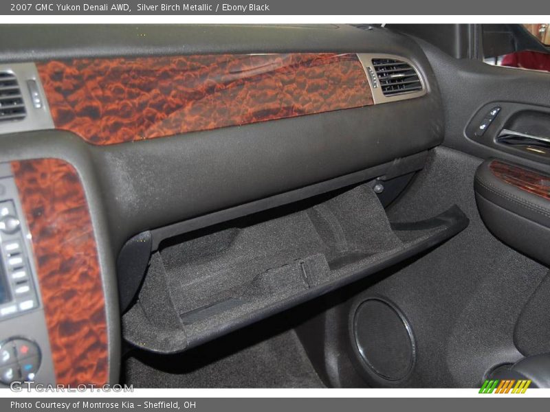 Silver Birch Metallic / Ebony Black 2007 GMC Yukon Denali AWD