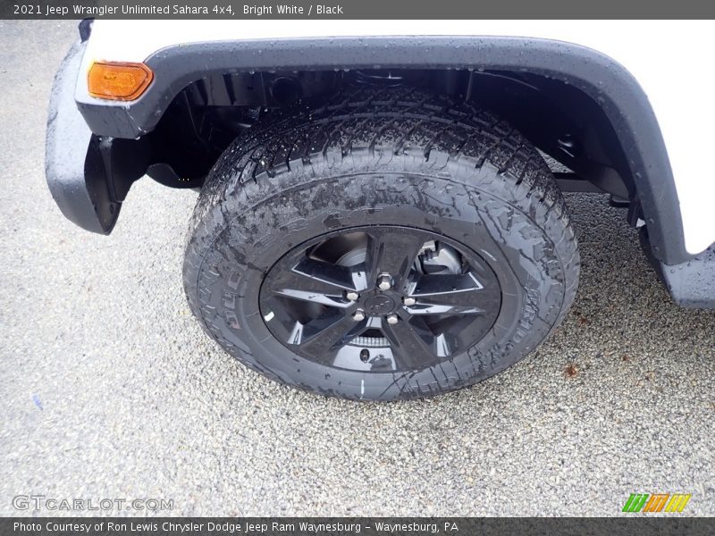Bright White / Black 2021 Jeep Wrangler Unlimited Sahara 4x4