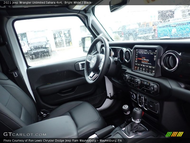 Bright White / Black 2021 Jeep Wrangler Unlimited Sahara 4x4
