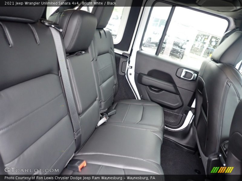 Bright White / Black 2021 Jeep Wrangler Unlimited Sahara 4x4