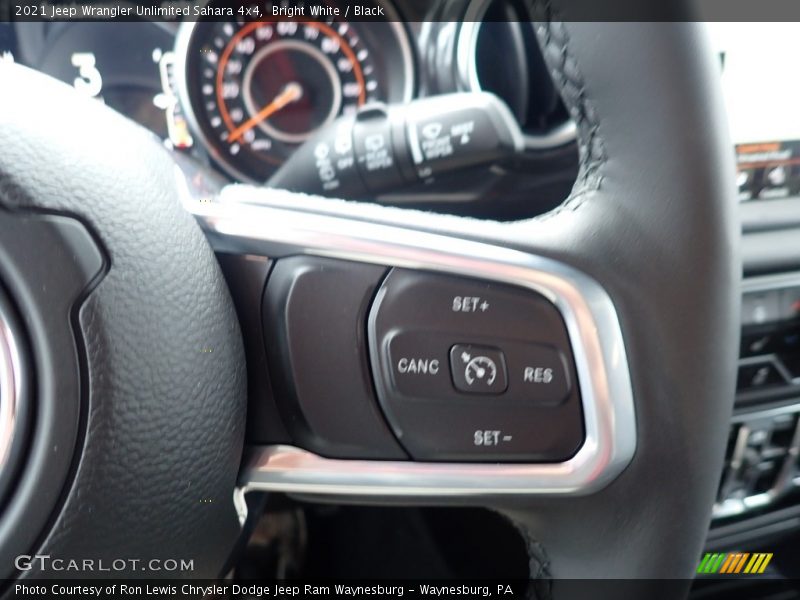 Bright White / Black 2021 Jeep Wrangler Unlimited Sahara 4x4