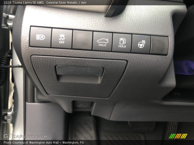 Controls of 2020 Camry SE AWD