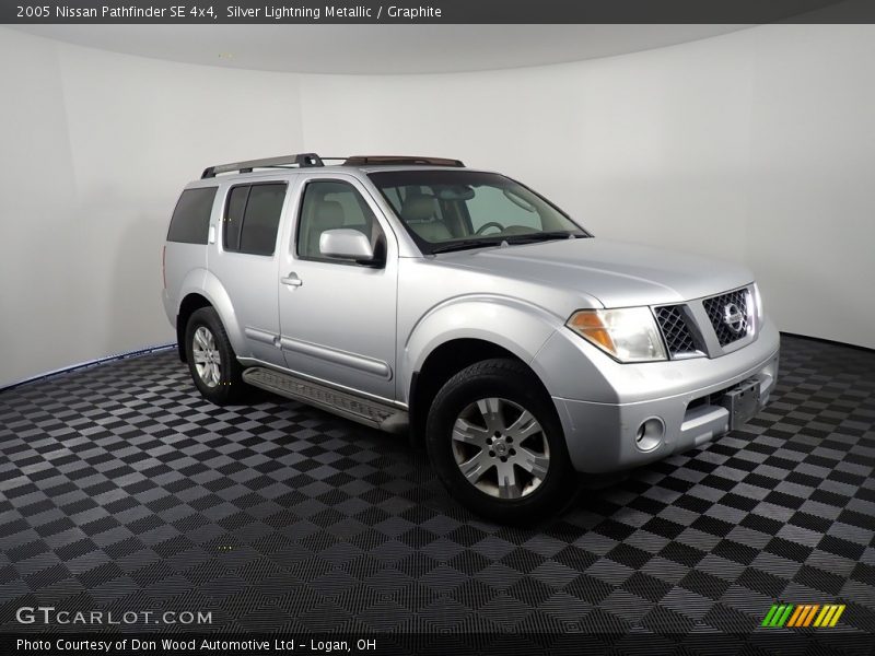 Silver Lightning Metallic / Graphite 2005 Nissan Pathfinder SE 4x4