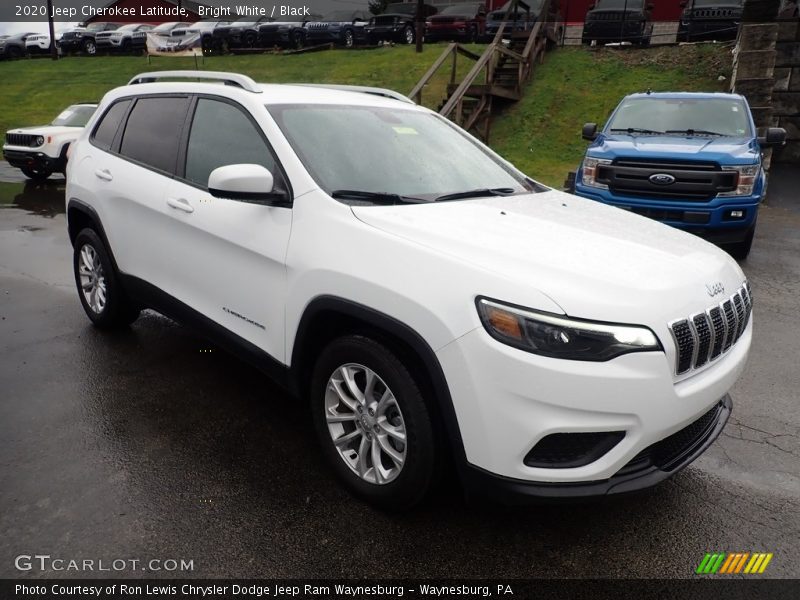 Front 3/4 View of 2020 Cherokee Latitude