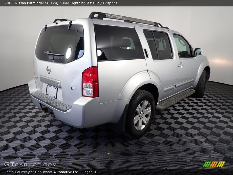 Silver Lightning Metallic / Graphite 2005 Nissan Pathfinder SE 4x4