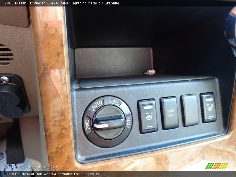 Silver Lightning Metallic / Graphite 2005 Nissan Pathfinder SE 4x4