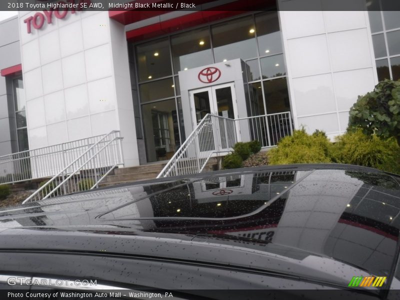 Midnight Black Metallic / Black 2018 Toyota Highlander SE AWD