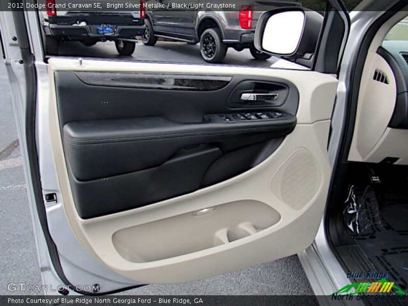 Bright Silver Metallic / Black/Light Graystone 2012 Dodge Grand Caravan SE