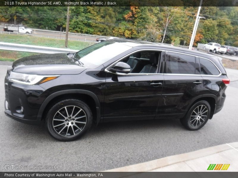 Midnight Black Metallic / Black 2018 Toyota Highlander SE AWD