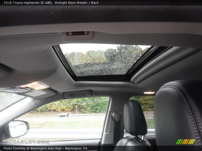 Midnight Black Metallic / Black 2018 Toyota Highlander SE AWD