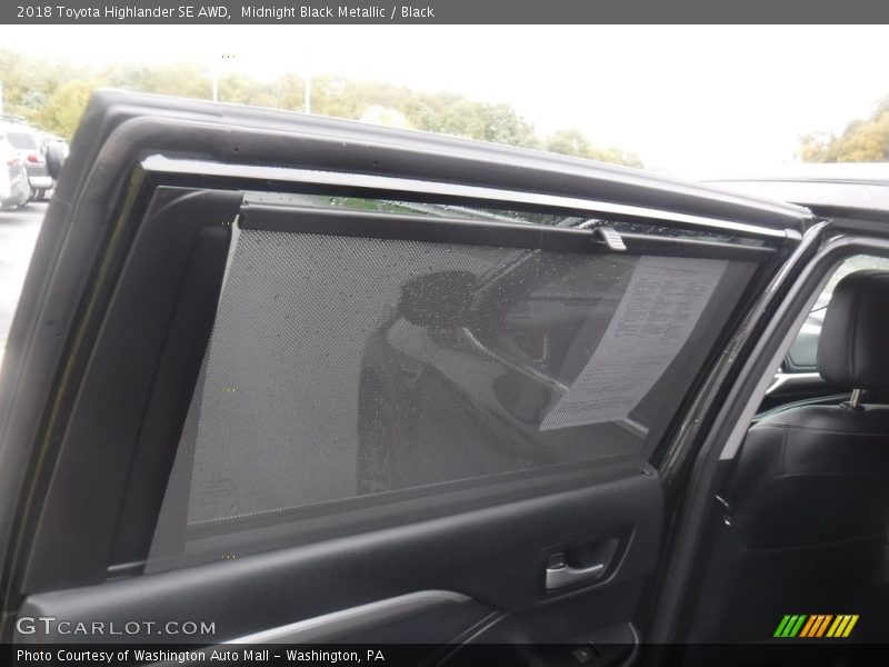 Midnight Black Metallic / Black 2018 Toyota Highlander SE AWD