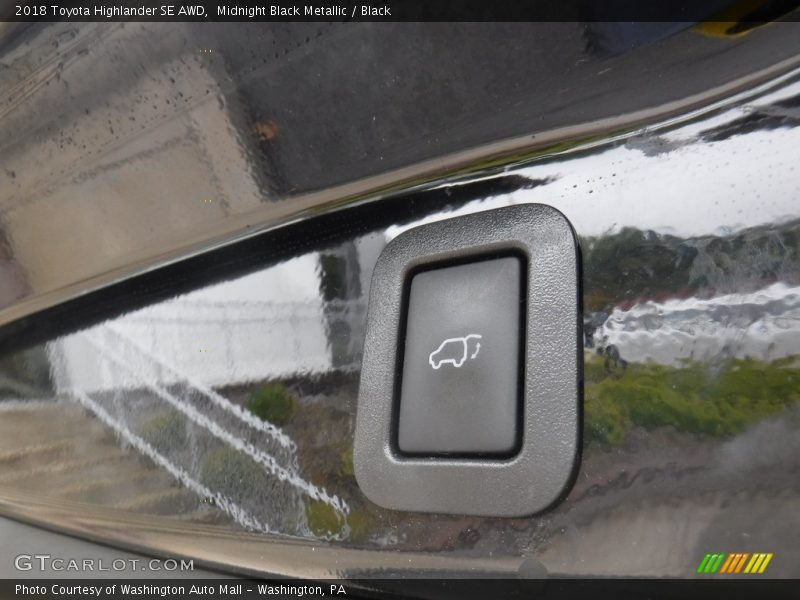 Midnight Black Metallic / Black 2018 Toyota Highlander SE AWD