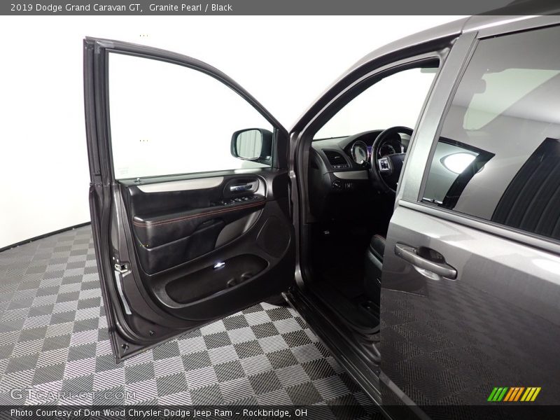 Granite Pearl / Black 2019 Dodge Grand Caravan GT
