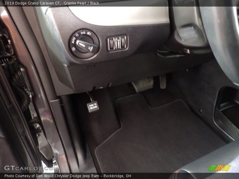Granite Pearl / Black 2019 Dodge Grand Caravan GT