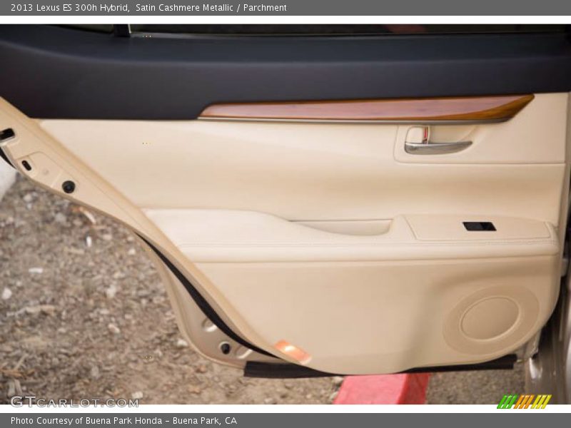 Satin Cashmere Metallic / Parchment 2013 Lexus ES 300h Hybrid