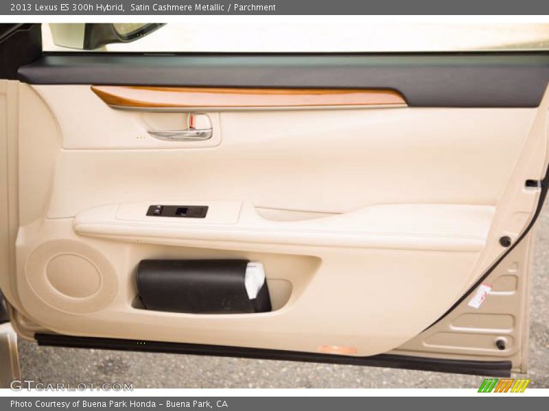 Satin Cashmere Metallic / Parchment 2013 Lexus ES 300h Hybrid