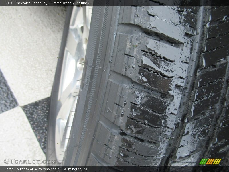 Summit White / Jet Black 2016 Chevrolet Tahoe LS